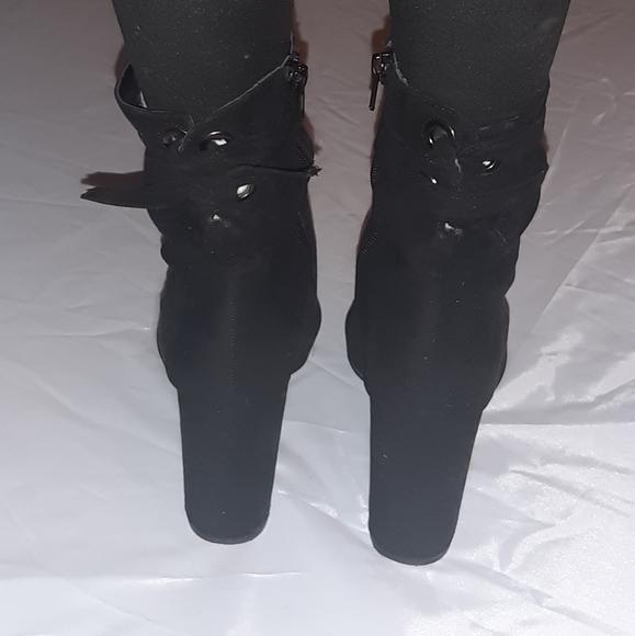 Nine west suede 4" heel black ankle booties boots - Picture 7 of 8